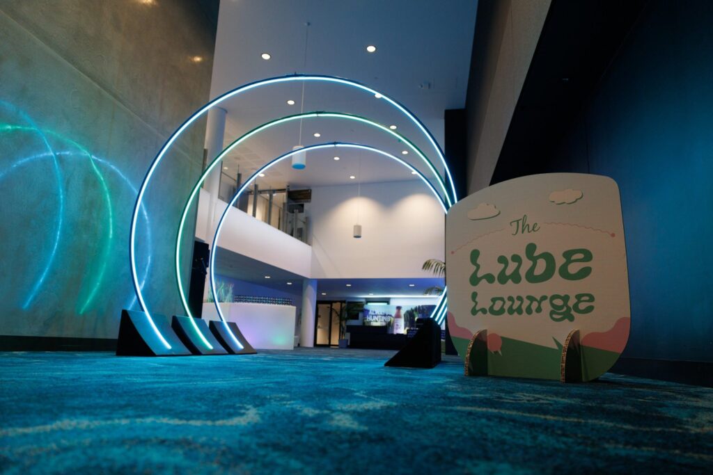Light rings and the Lube Lounge sign at SOS26